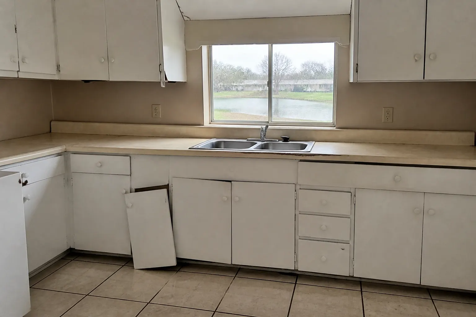 Winter Haven kitchen with humidity-damaged cabinets